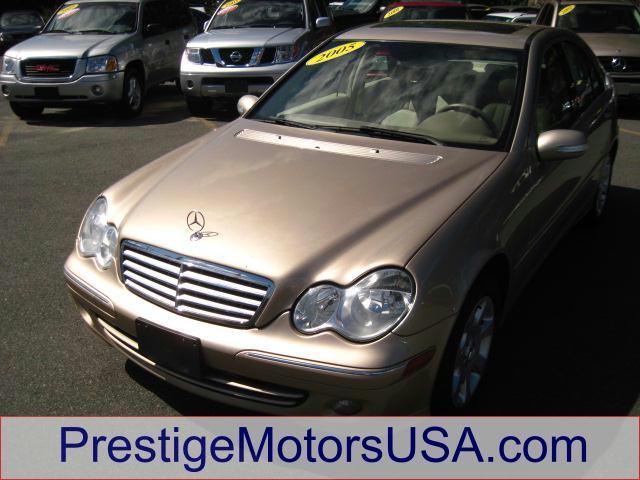 2005 MERCEDES-BENZ C-CLASS 26L desert silver metallic look at this gorgeous  well maintained