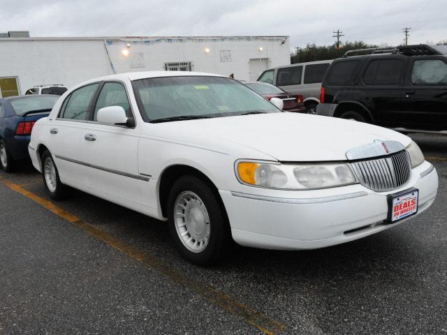 2000 Lincoln Town Car for sale