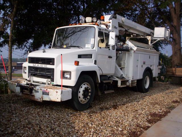 1999 Mack Bucket truck for sale