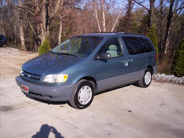 2000 Toyota Sienna for sale