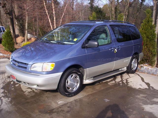 2000 Toyota Sienna for sale