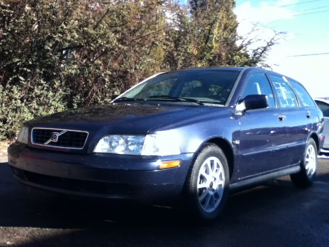 2003 Volvo V40