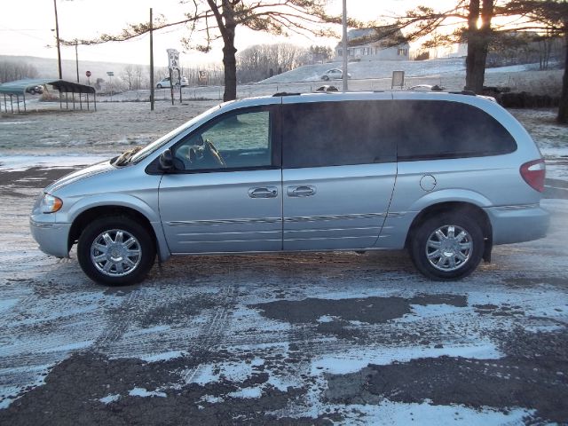 2006 Chrysler Town and Country for sale