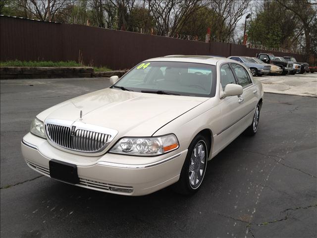 2004 Lincoln Town Car for sale