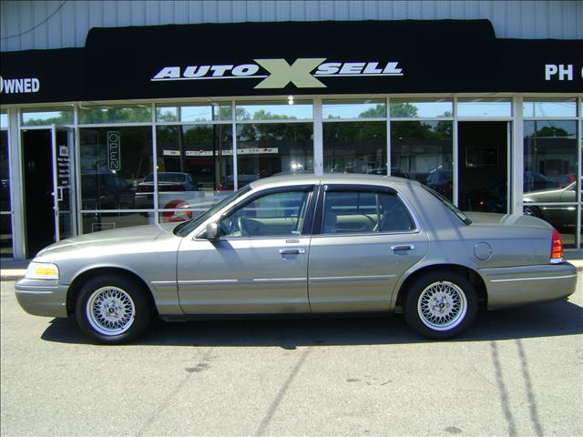 2000 Ford Crown Victoria for sale