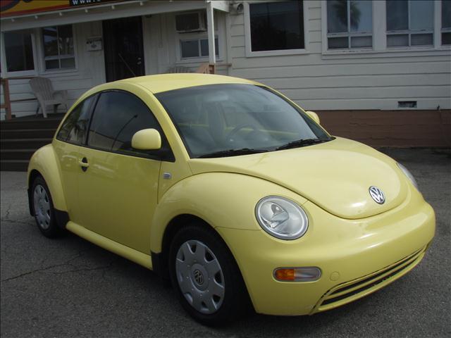 2000 VOLKSWAGEN NEW BEETLE GL yellow volkswagen beetle   nice and clean  economical 4 cyls  5 sp