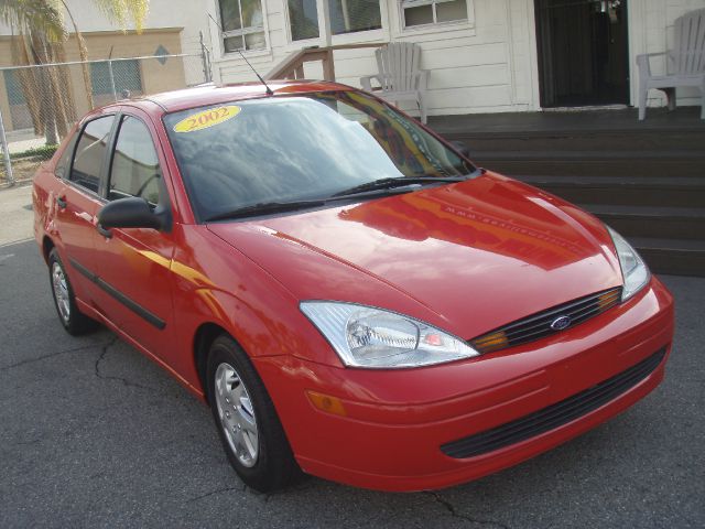 2002 FORD FOCUS red just got insuper gas saverrrrr very clean 2002 ford focus runs fantastic