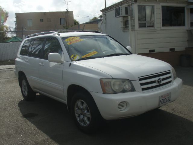 2003 TOYOTA HIGHLANDER white dongt miss out on this nice g2003 toyota highlanderg great size