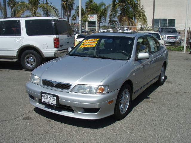2002 INFINITI G20 LUXURY silver one owner  this is a beautiful silver 2002 infiniti g20  you can