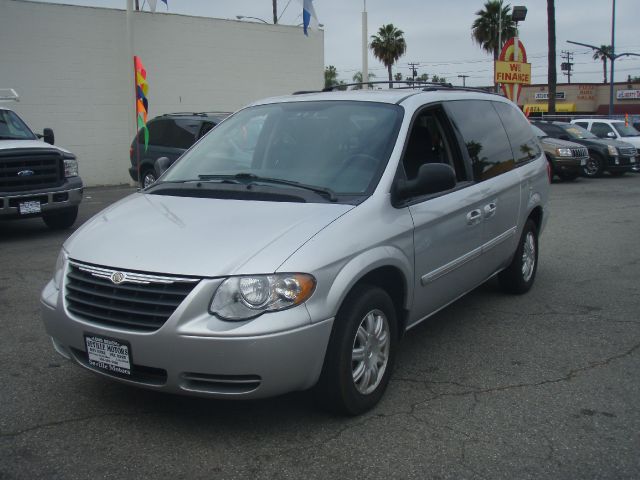 2006 CHRYSLER TOWN  COUNTRY TOURING silver 2006 chrysler town  country looking for good family t