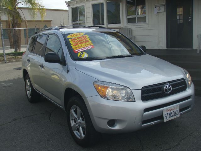 2006 TOYOTA RAV4 BASE I4 2WD silver you want that quiet ride that makes driving enjoyable this g