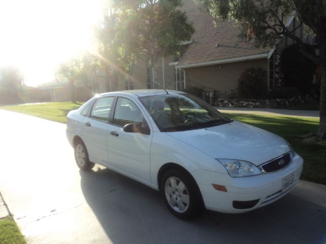 2007 FORD FOCUS ZX4 S, white, we ...