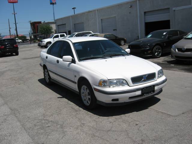 2000 Volvo S40