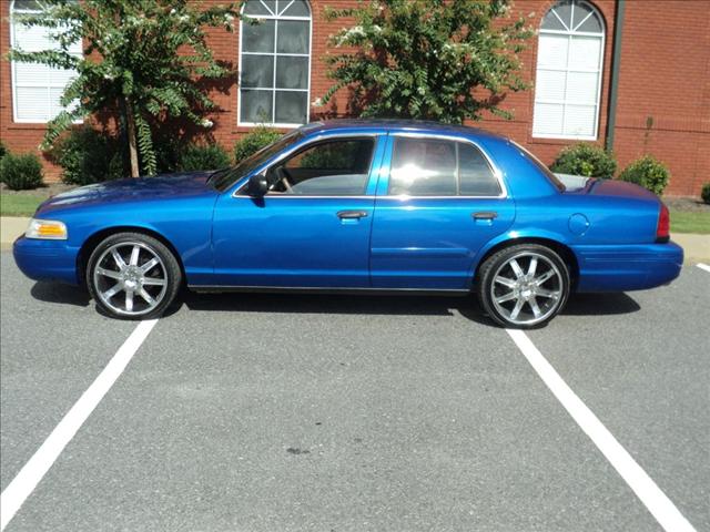 2000 Ford Crown Victoria for sale