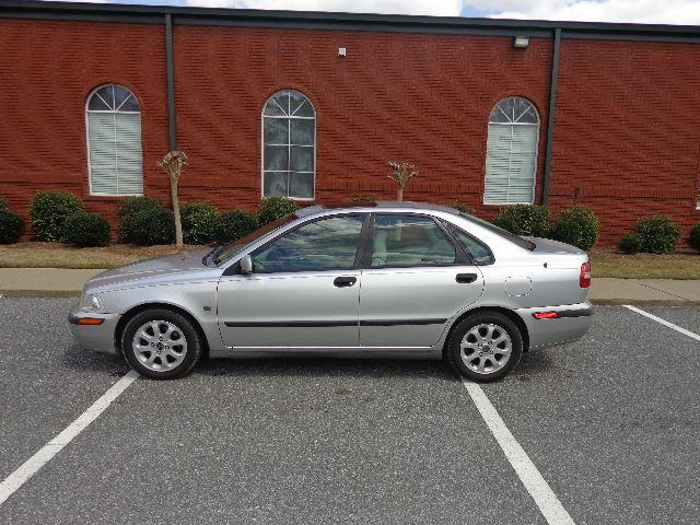 2001 Volvo S40