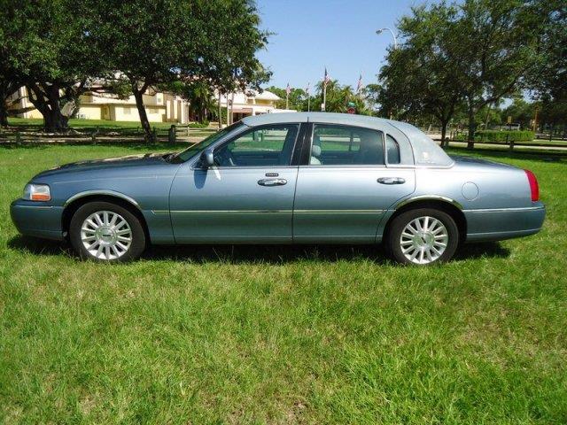 Tothego - 2004 Lincoln Town Car_1