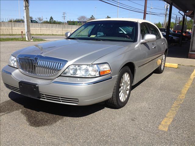 2003 Lincoln Town Car for sale