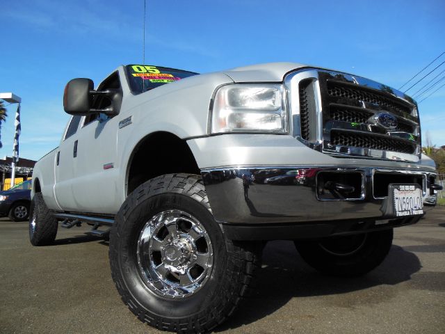 2005 FORD F250 XLT CREW CAB  2WD silver 60l v8 turbo diesel lifted bed liner 4 door crew cab 