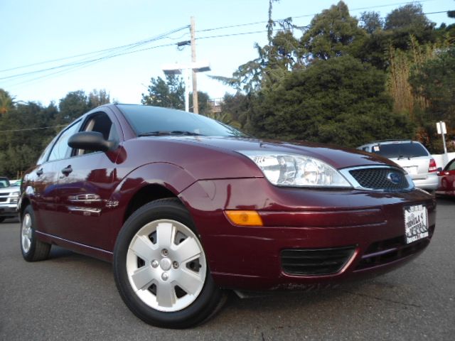 2006 FORD FOCUS ZX4 S burgundy 20l 16v automatic very clean affordable car  4 door 2 wheel dri