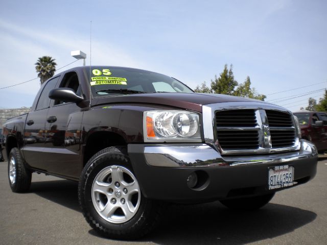 2005 DODGE DAKOTA SLT- CREW CAB brick low miles 4 door crew cab automatic transmission power windo