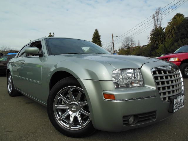 2006 CHRYSLER 300 LIMITED-NAVIGATION light green navigation dvd moon roof heated leather seats 