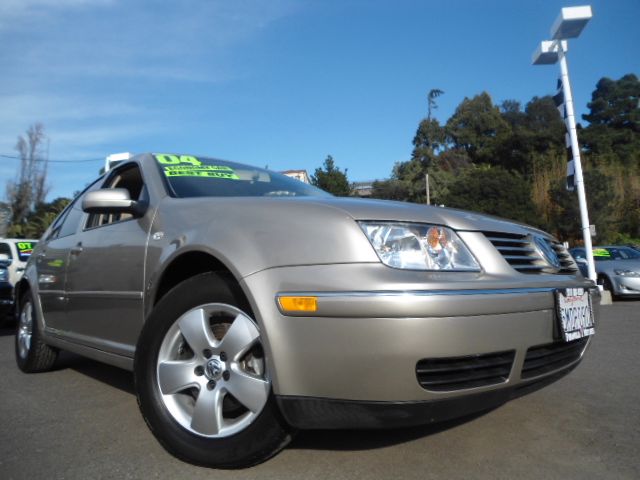 2005 VOLKSWAGEN JETTA GLS 20L gold 20l 8v automatic moon roof very clean 4 door 2 wheel dri
