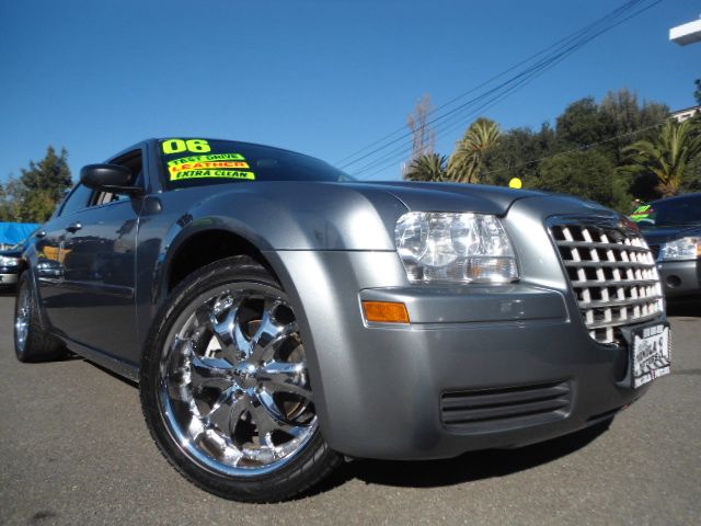 2006 CHRYSLER 300 22 gray 4 door 2 wheel drive automatic transmission alloy wheels custom whee
