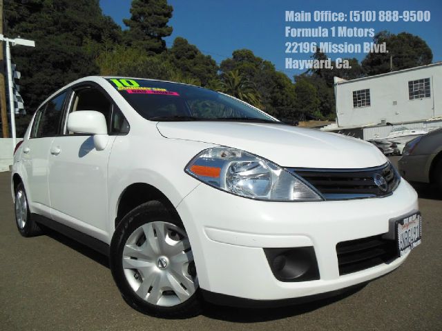2010 NISSAN VERSA 18 S HATCHBACK white 18l 16v automatic gas saver 2 wheel drive4 doorair c