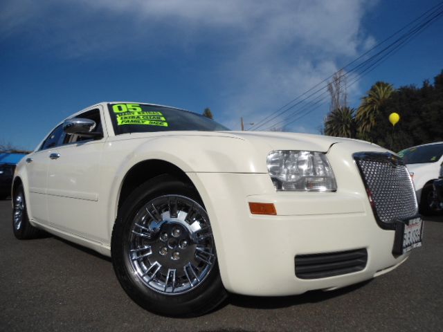 2005 CHRYSLER 300 white 4 door 2 wheel drive automatic transmission rear wheel drive alloy whe