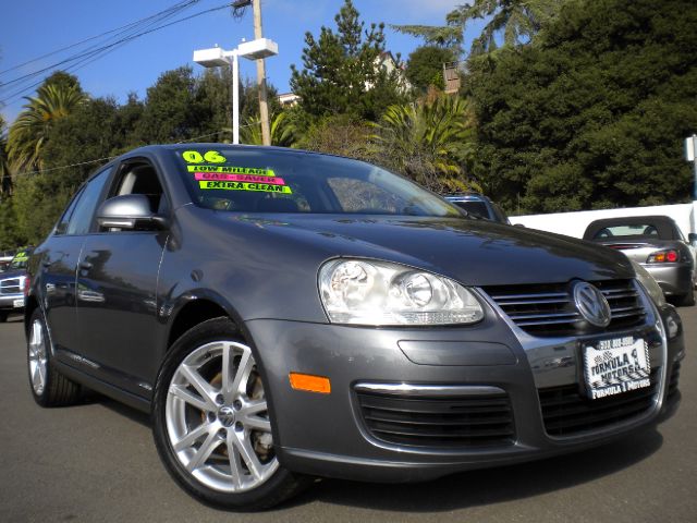 2006 VOLKSWAGEN JETTA VALUE EDITION 25L PZEV silver automatic transmission very clean 4 door 2