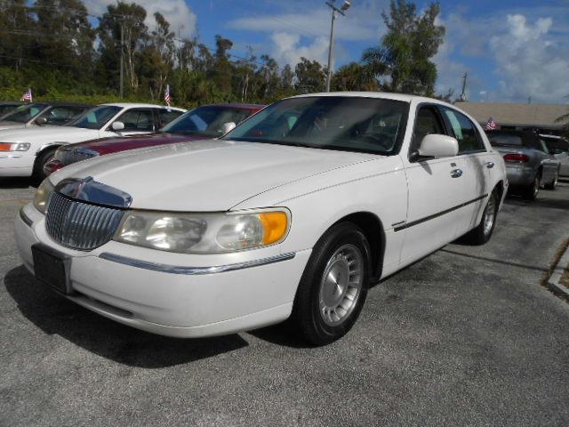 1999 Lincoln Town Car for sale