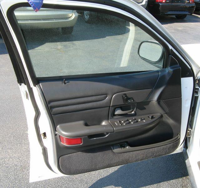 2000 Ford Crown Victoria