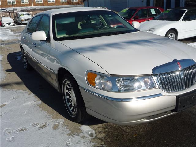 2000 Lincoln Town Car for sale