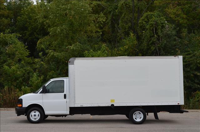 2005 GMC Savana 3500 - Crystal Lake, IL