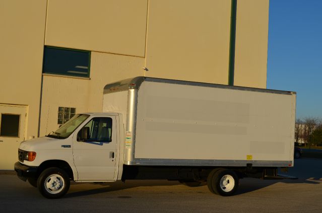 2005 GMC Savana - Crystal Lake, IL