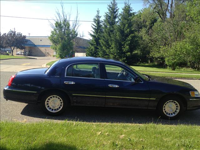 2002 Lincoln Town Car for sale