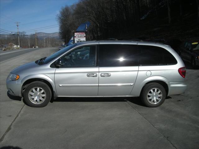 Tothego - 2005 Chrysler Town Country_1