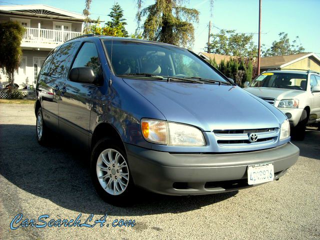 1999 TOYOTA SIENNA LE 4-DOOR blue clean title clean carfax no accidents  private party special