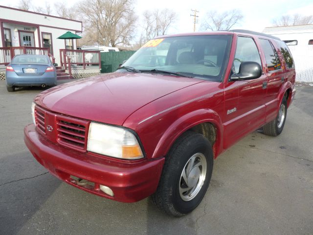 1998 OLDSMOBILE BRAVADA BASE red this vehicle is perfect for all weather no door dings or dents 