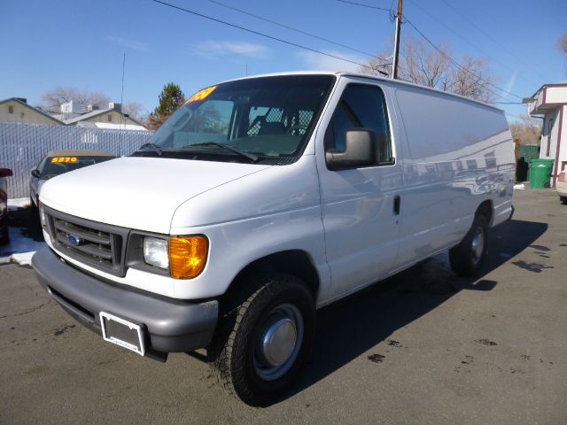 2006 FORD ECONOLINE E350 SUPER DUTY EXTENDED white this cargo van is in great condition very clea