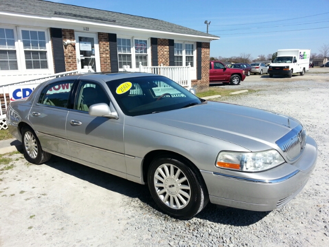 2003 Lincoln Town Car