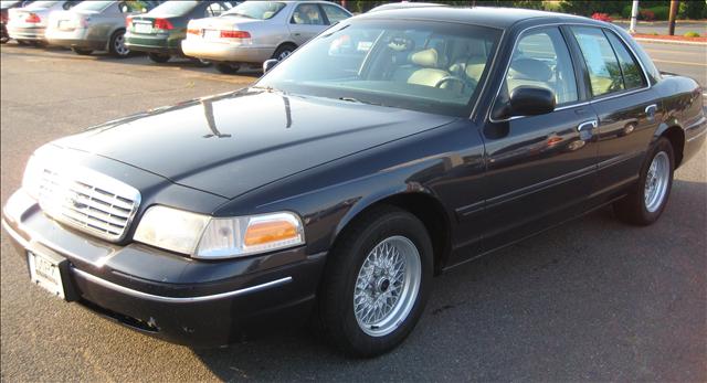 2000 Ford Crown Victoria
