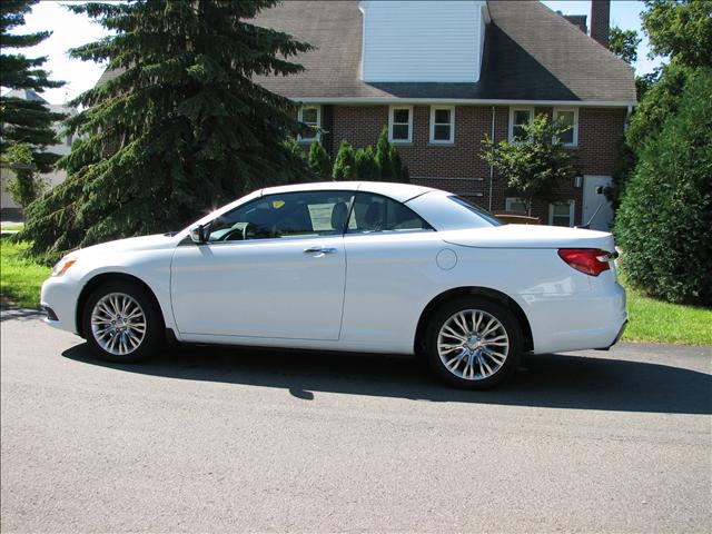 2011 Chrysler 200