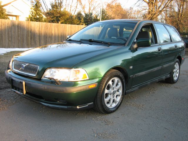 2000 Volvo V40