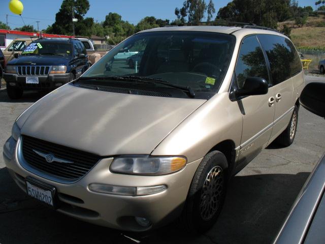 1998 Chrysler Town and Country for sale