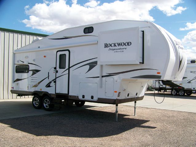 2014 ROCKWOOD 8260WS