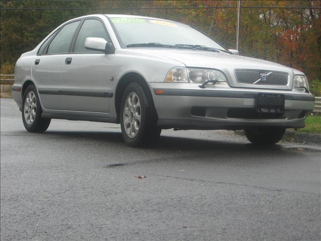 2000 Volvo S40